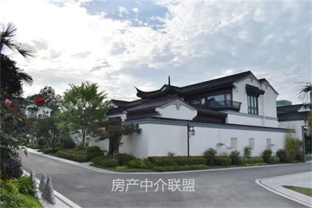 密州山钢碧桂园·翡翠城4室2厅2卫145m2中档装修